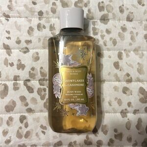 Bath & Body Works Snowflakes & Cashmere Body Wash - Golden Hue